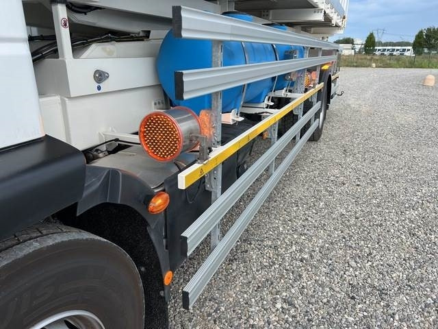 Nền bục trên không gắn trên xe tải, Máy nâng người hình kéo Iveco Eurocargo 180E25: hình 19