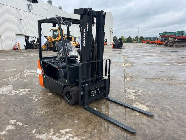 Doosan B20T-7 PLUS - Xe nâng điện: hình 4 Doosan B20T-7 PLUS - Xe nâng điện: hình 4