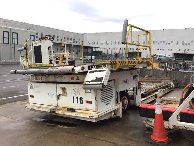 FMC Commander 15 - Loader nâng hạ container/ Pallet: hình 1 FMC Commander 15 - Loader nâng hạ container/ Pallet: hình 1