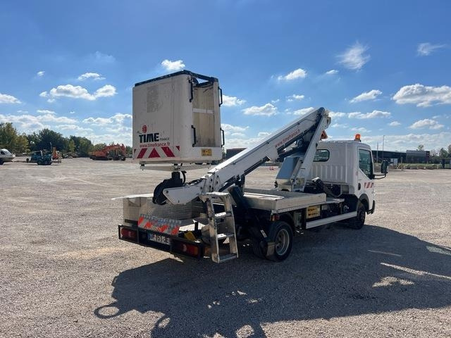 Renault Maxity 120DXI - Nền bục trên không gắn trên xe tải: hình 3 Renault Maxity 120DXI - Nền bục trên không gắn trên xe tải: hình 3