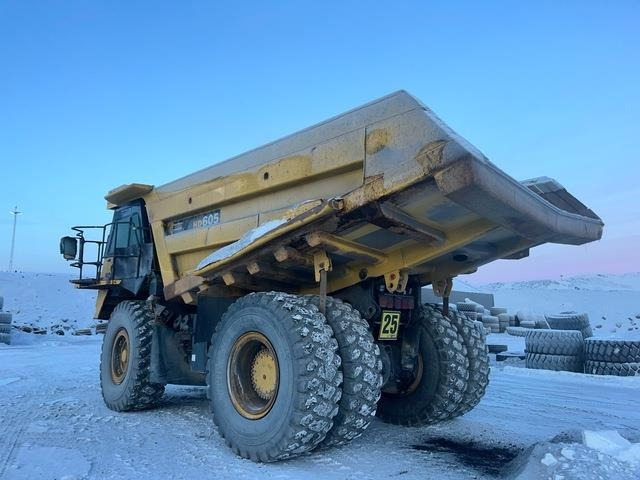 Komatsu HD605-7EO - Xe ben cứng/ Xe chở đá: hình 2 Komatsu HD605-7EO - Xe ben cứng/ Xe chở đá: hình 2