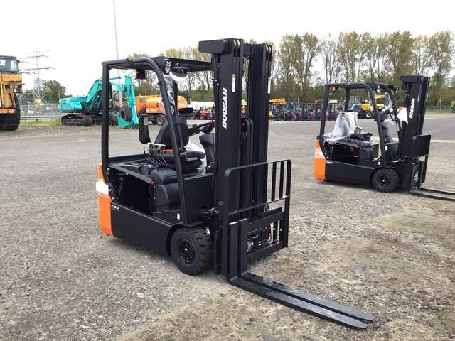 Doosan B15T-7 PLUS - Xe nâng điện: hình 4 Doosan B15T-7 PLUS - Xe nâng điện: hình 4