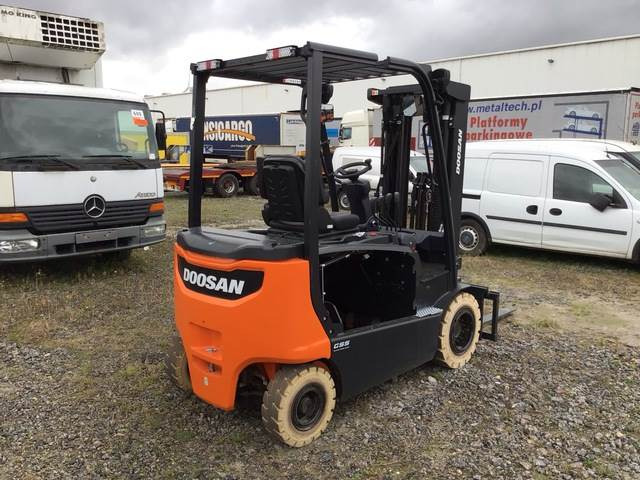 Doosan B25X-7 PLUS - Xe nâng điện: hình 3 Doosan B25X-7 PLUS - Xe nâng điện: hình 3