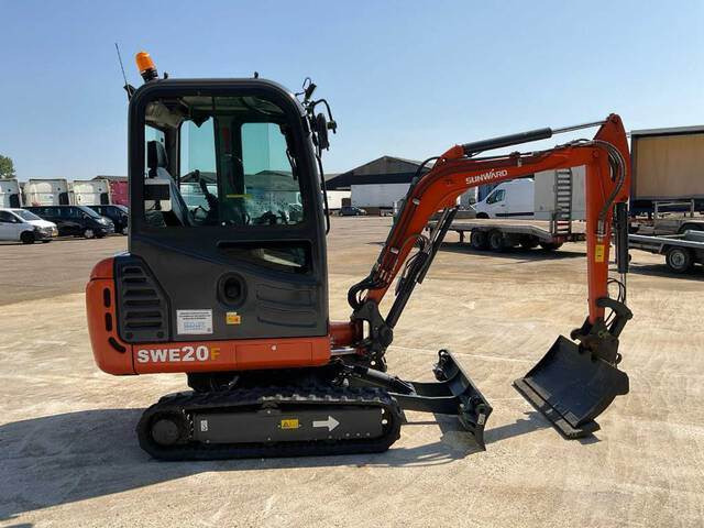 Máy xúc mini Sunward SWE20F: hình 7