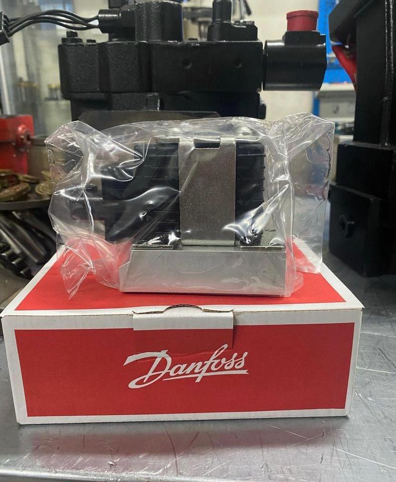 DANFOSS / SAUER PRESSURE CONTROL VALVE MCV116A3204 - Van thủy lực cho Máy móc xây dựng: hình 1 DANFOSS / SAUER PRESSURE CONTROL VALVE MCV116A3204 - Van thủy lực cho Máy móc xây dựng: hình 1