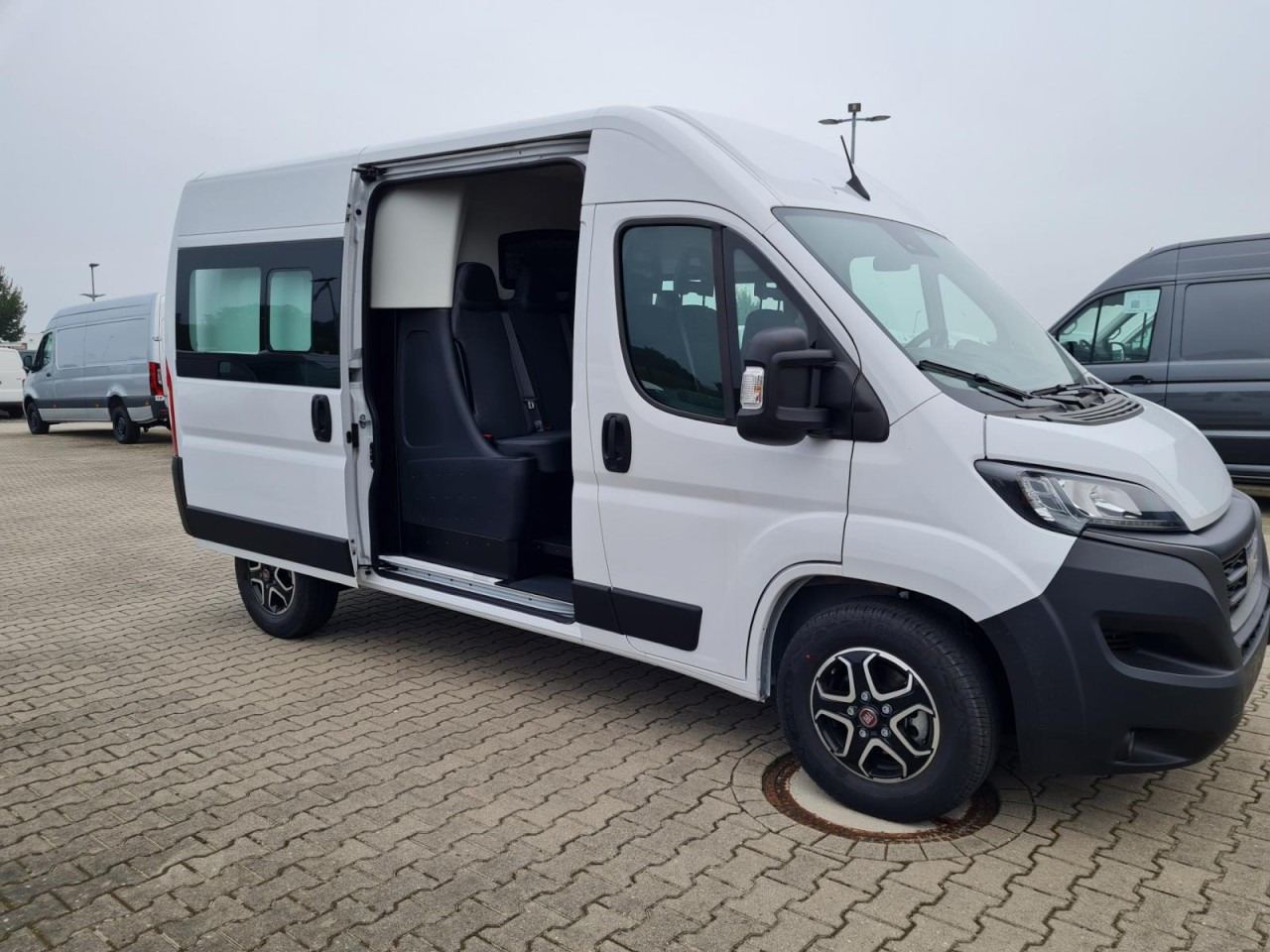 Fiat Ducato 35 Kasten Doka 7-Sitze 2x Schiebetür Maxi L2H2 - Xe van chở hàng, Xe tải van: hình 3 Fiat Ducato 35 Kasten Doka 7-Sitze 2x Schiebetür Maxi L2H2 - Xe van chở hàng, Xe tải van: hình 3
