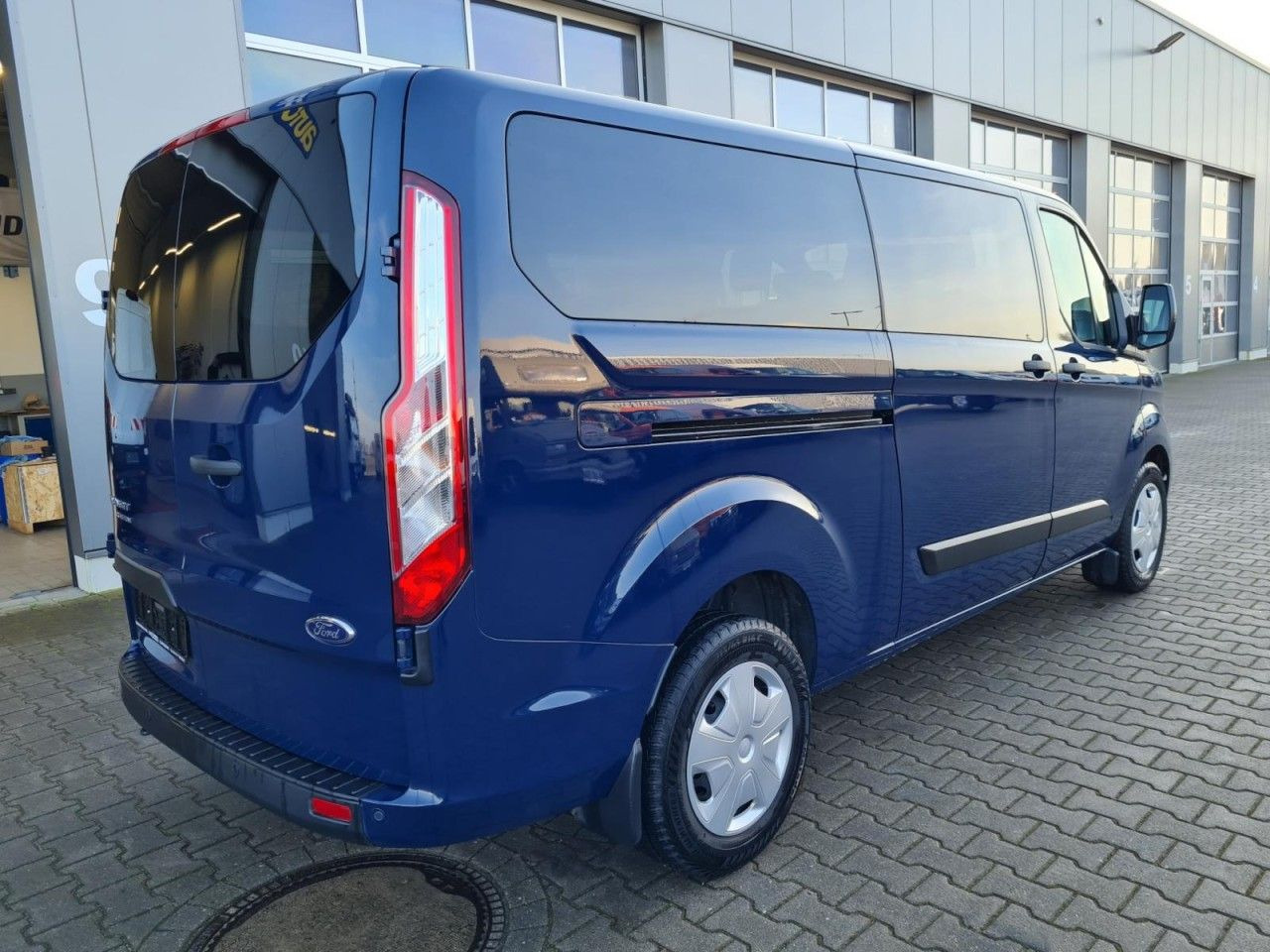 Ford Custom Kombi 320 L2 Trend 9 Sitze KLIMA PDC TEMP - Xe van chở khách: hình 4 Ford Custom Kombi 320 L2 Trend 9 Sitze KLIMA PDC TEMP - Xe van chở khách: hình 4