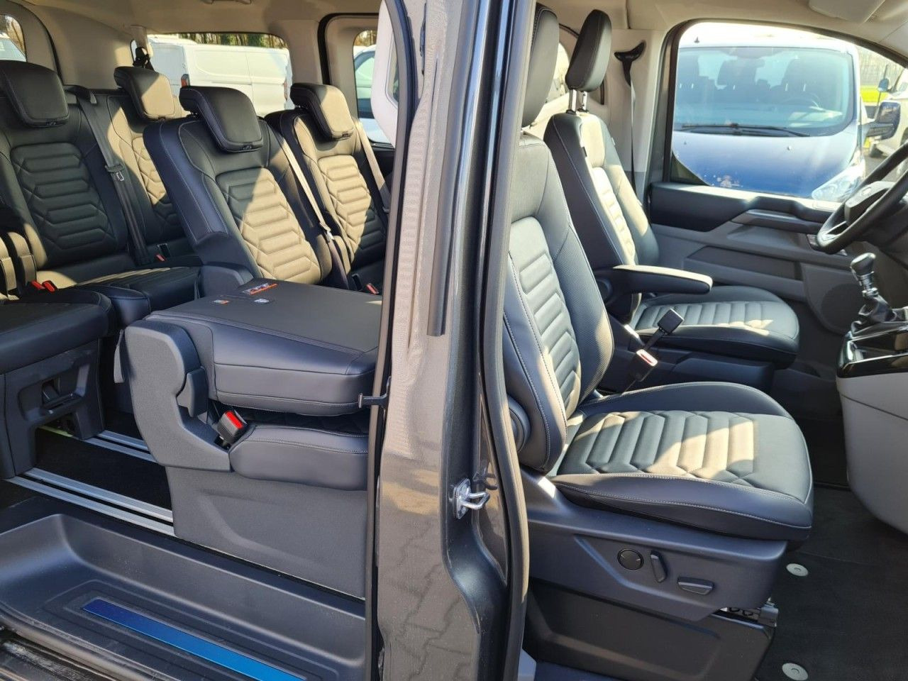 Ford Tourneo Custom 320 Titanium X L1 AHK LED LMF NAV - Xe van chở khách: hình 4 Ford Tourneo Custom 320 Titanium X L1 AHK LED LMF NAV - Xe van chở khách: hình 4