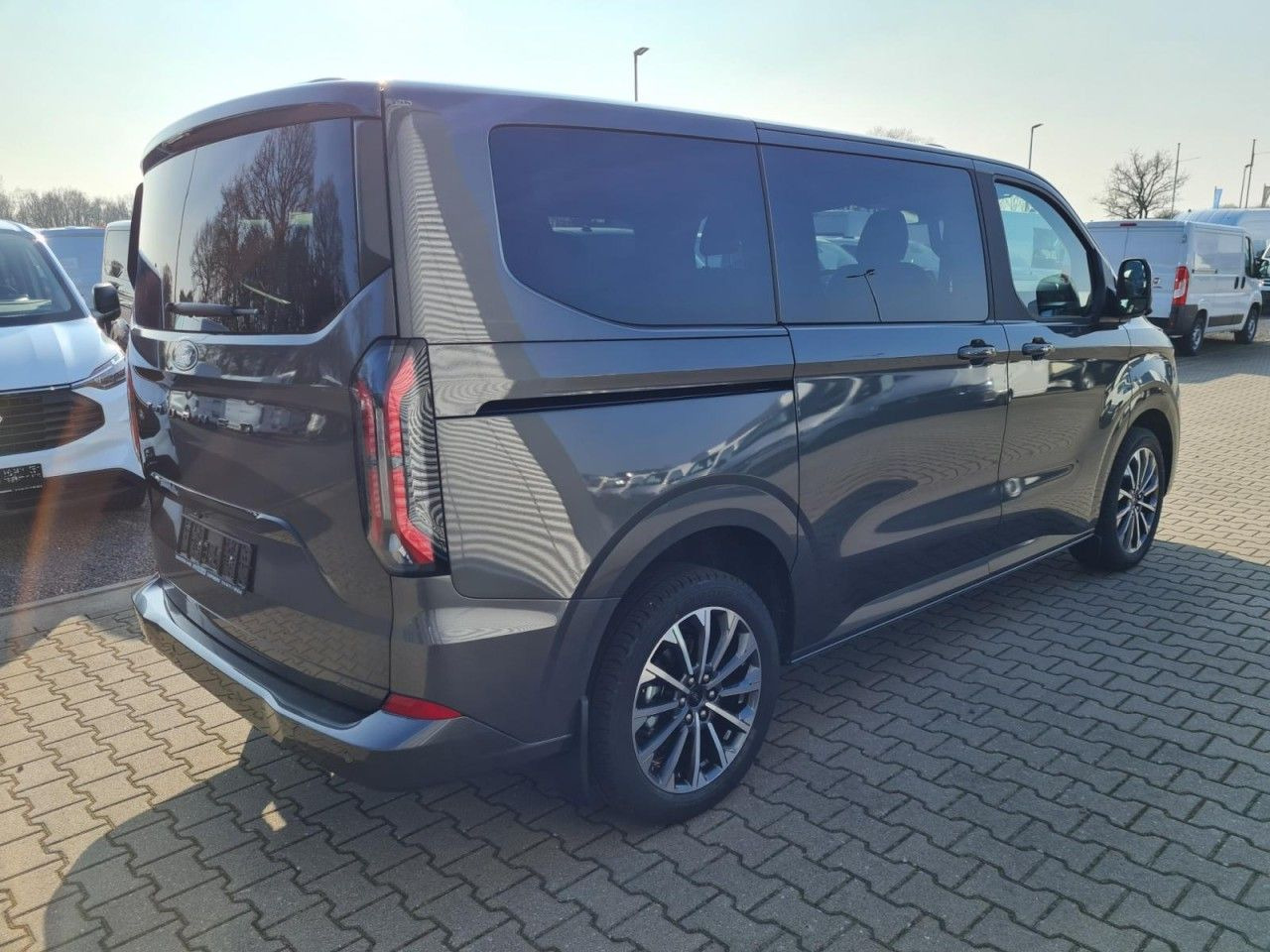 Ford Tourneo Custom 320 Titanium X L1 AHK LED LMF NAV - Xe van chở khách: hình 5 Ford Tourneo Custom 320 Titanium X L1 AHK LED LMF NAV - Xe van chở khách: hình 5