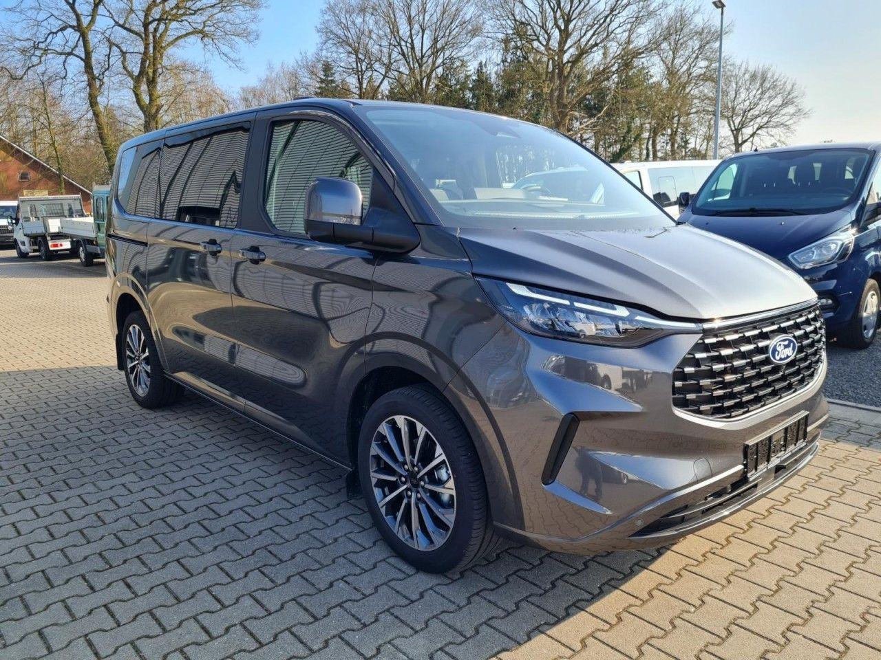 Ford Tourneo Custom 320 Titanium X L1 AHK LED LMF NAV - Xe van chở khách: hình 3 Ford Tourneo Custom 320 Titanium X L1 AHK LED LMF NAV - Xe van chở khách: hình 3