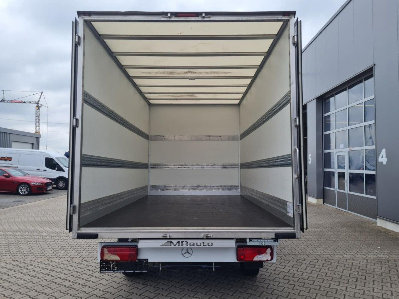 Mercedes-Benz Sprinter 315 CDI Koffer RWD KLIMA TEMPOMAT RWD - Xe tải nhỏ thùng kín: hình 5 Mercedes-Benz Sprinter 315 CDI Koffer RWD KLIMA TEMPOMAT RWD - Xe tải nhỏ thùng kín: hình 5