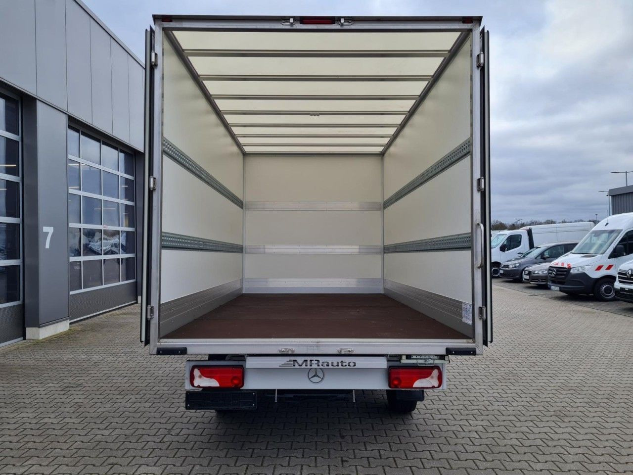 Mercedes-Benz Sprinter 315 CDi Koffer lang MBux, Klima - Xe tải nhỏ thùng kín: hình 5 Mercedes-Benz Sprinter 315 CDi Koffer lang MBux, Klima - Xe tải nhỏ thùng kín: hình 5