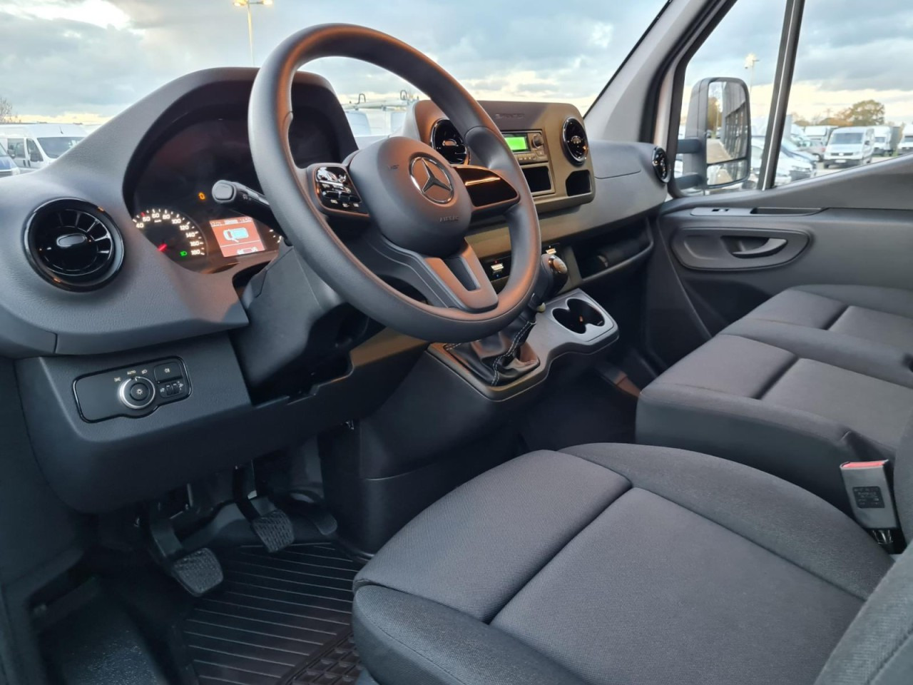 Xe tải nhỏ phẳng Mercedes-Benz Sprinter 317 CDI Pritsche L3 lang RWD KLIMA TEMPOMAT: hình 9