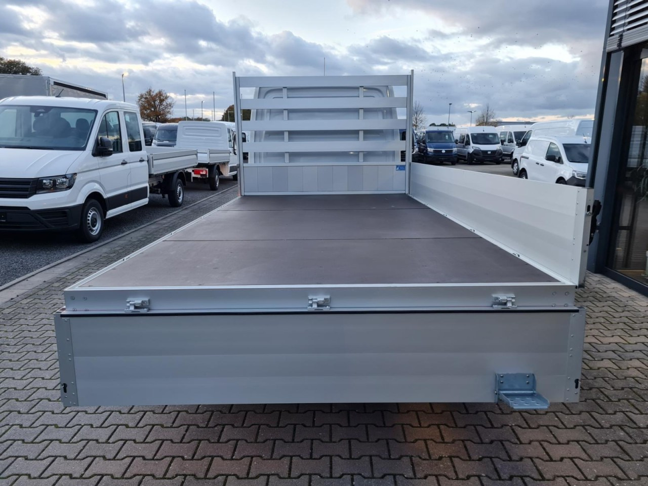 Xe tải nhỏ phẳng Mercedes-Benz Sprinter 317 CDI Pritsche L3 lang RWD KLIMA TEMPOMAT: hình 7