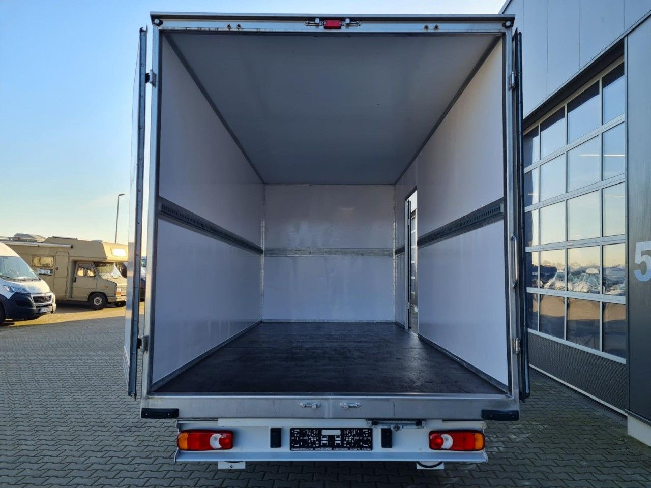 Peugeot Boxer 3.5t Koffer lang L4 ERGO KLIMA KOMFORT TEM - Xe tải nhỏ thùng kín: hình 5 Peugeot Boxer 3.5t Koffer lang L4 ERGO KLIMA KOMFORT TEM - Xe tải nhỏ thùng kín: hình 5