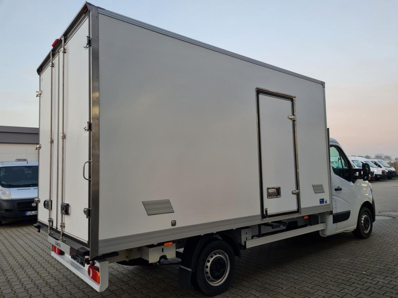 Renault Master 3.5t Möbel Koffer KLIMA LUFTFEDERUNG TEMP - Xe tải nhỏ thùng kín: hình 4 Renault Master 3.5t Möbel Koffer KLIMA LUFTFEDERUNG TEMP - Xe tải nhỏ thùng kín: hình 4
