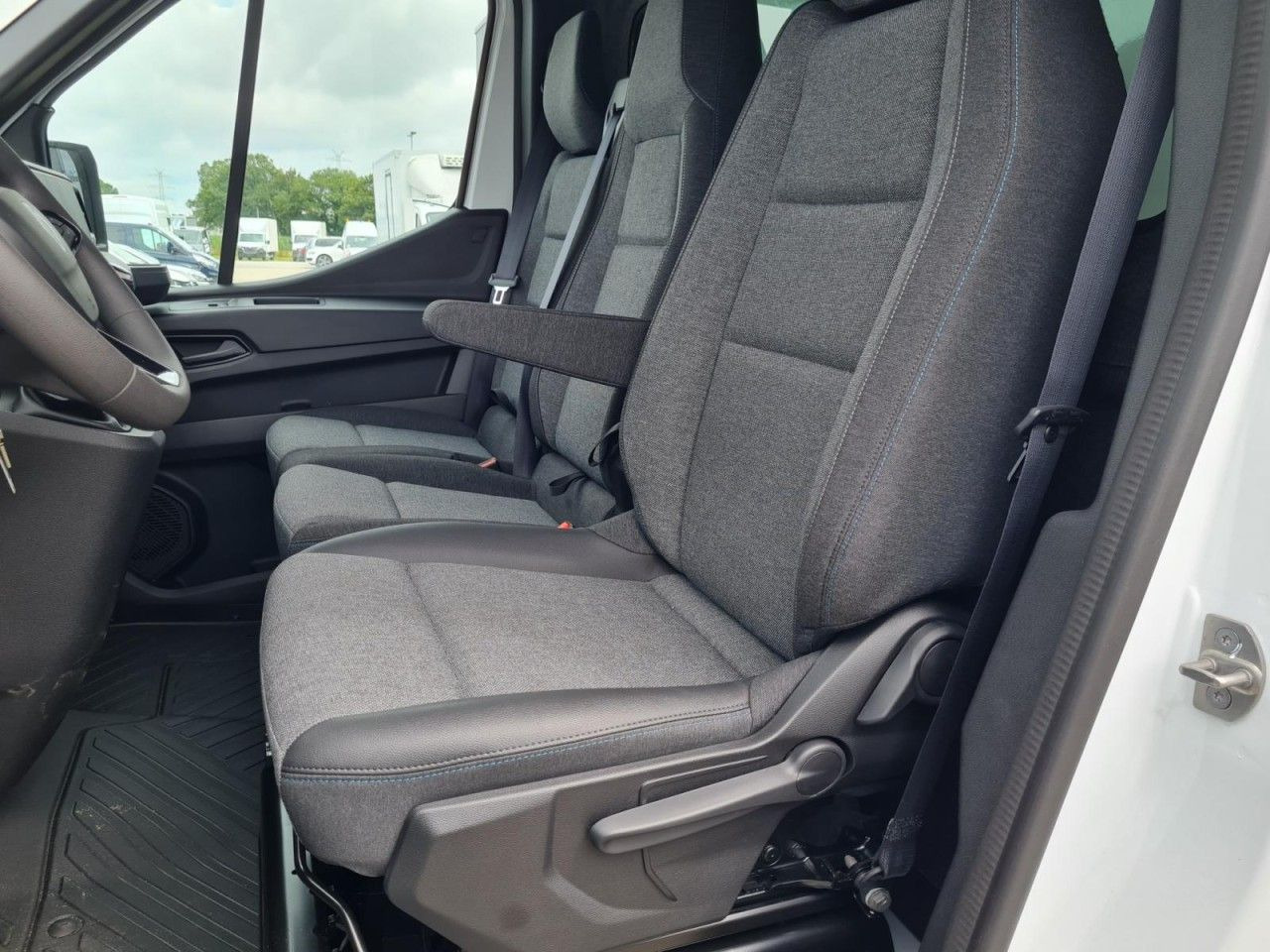 Xe tải nhỏ thùng kín Renault Master 35 New Möbel Koffer LBW KLIMA TEMPOMAT: hình 23