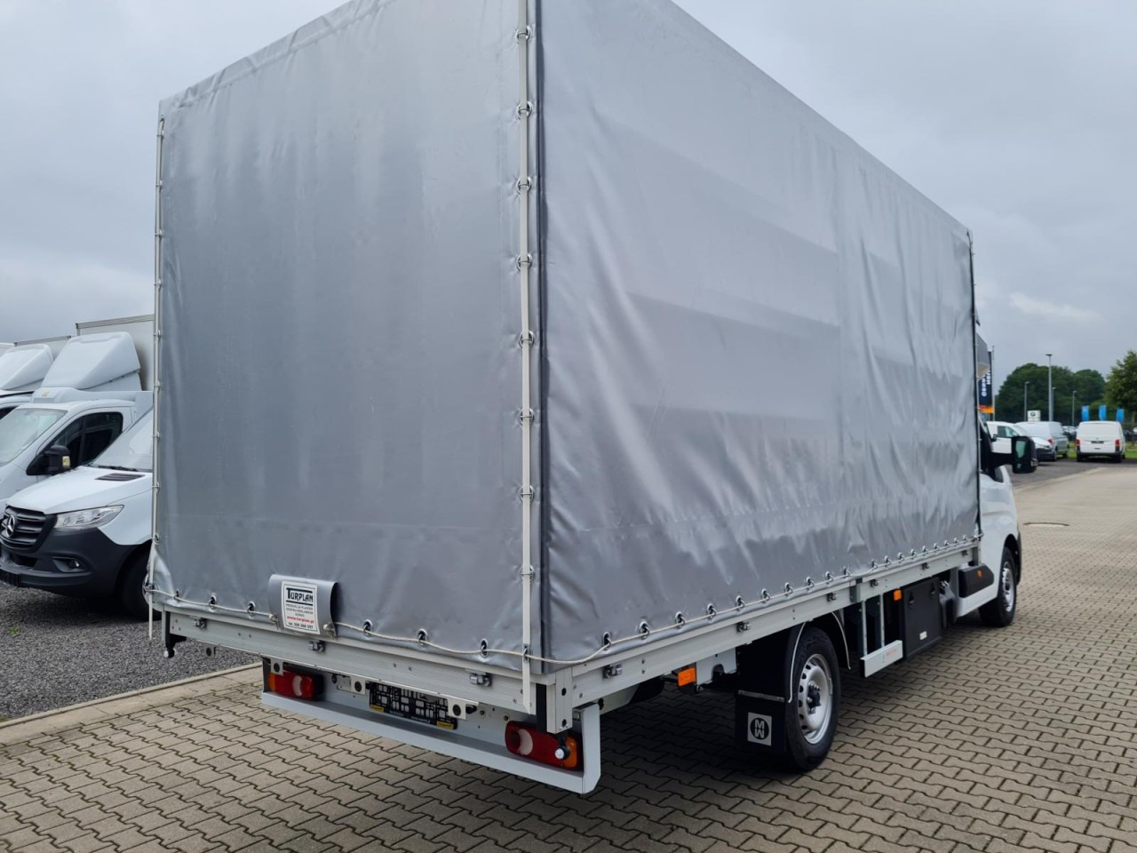 Renault Master 35 Pritsche Schiebe Plane Schlafkab 10 PAL LUFTFEDER - Xe van thùng mui bạt: hình 4 Renault Master 35 Pritsche Schiebe Plane Schlafkab 10 PAL LUFTFEDER - Xe van thùng mui bạt: hình 4