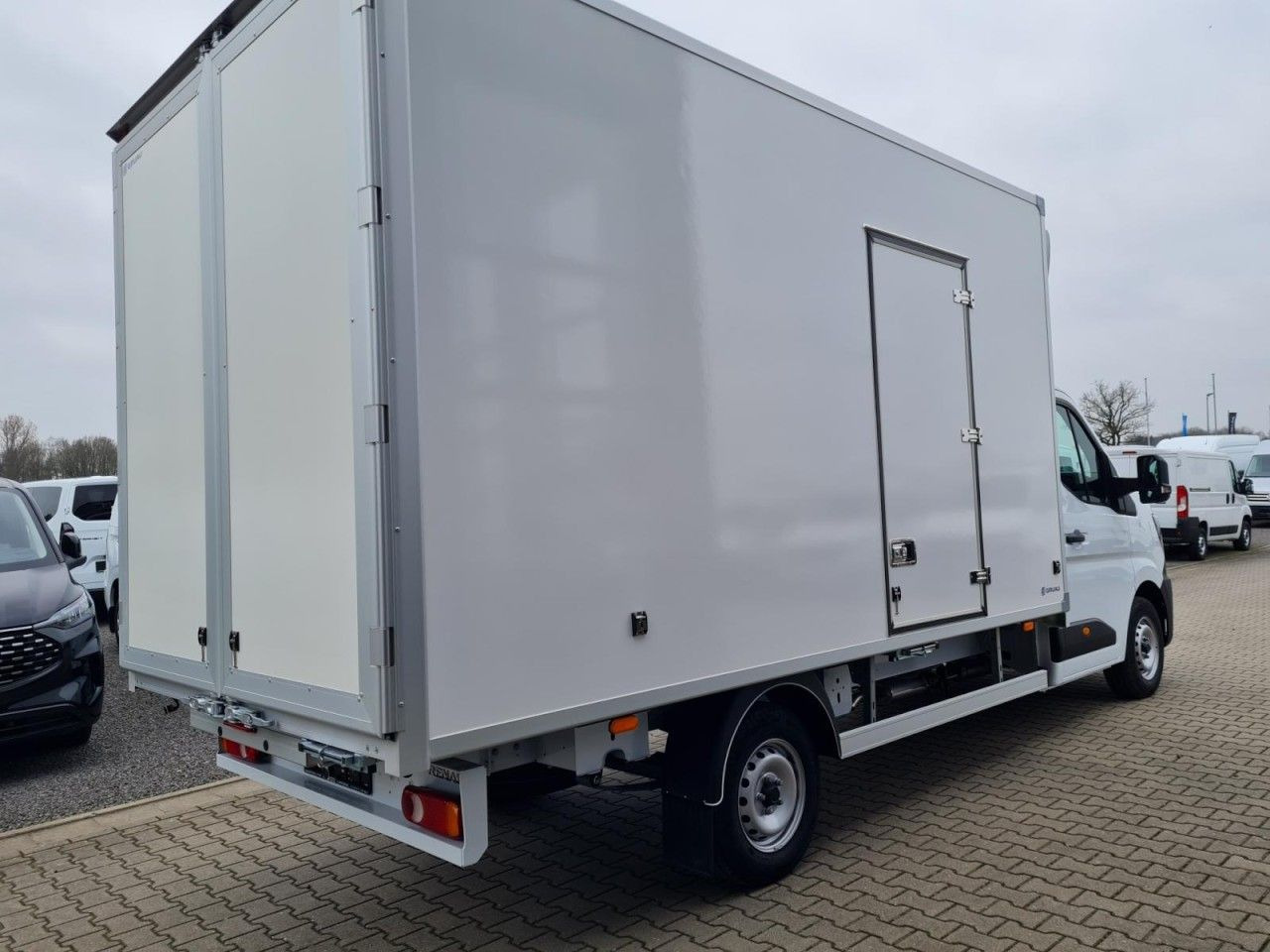 Renault New Master 35 Möbel Koffer KLIMA LUFTFEDER TEMPO - Xe tải nhỏ thùng kín: hình 4 Renault New Master 35 Möbel Koffer KLIMA LUFTFEDER TEMPO - Xe tải nhỏ thùng kín: hình 4
