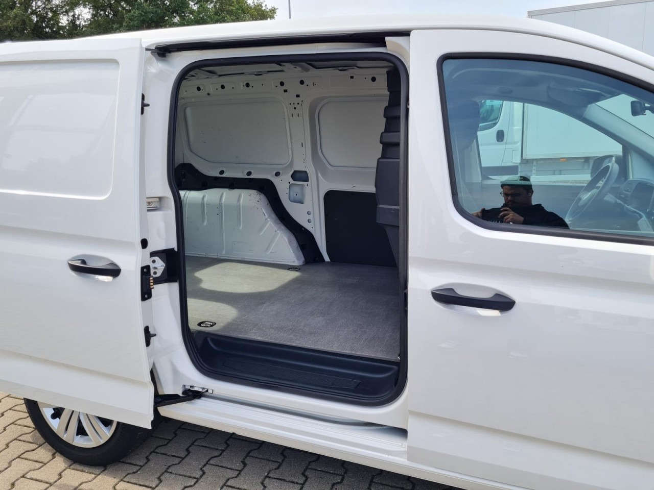Volkswagen Caddy Cargo Kasten Maxi AHK KLIMA KAMERA PDC FLÜGEL - Xe van nhỏ gọn: hình 4 Volkswagen Caddy Cargo Kasten Maxi AHK KLIMA KAMERA PDC FLÜGEL - Xe van nhỏ gọn: hình 4