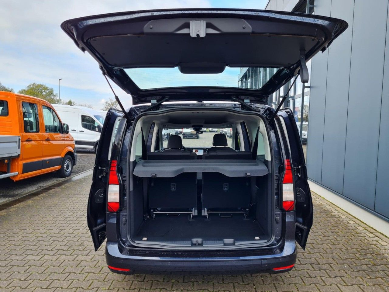 Volkswagen Caddy Maxi Kombi 7-Sitze 1.5 TSI DSG NAVI/APP TE - Xe hơi: hình 5 Volkswagen Caddy Maxi Kombi 7-Sitze 1.5 TSI DSG NAVI/APP TE - Xe hơi: hình 5