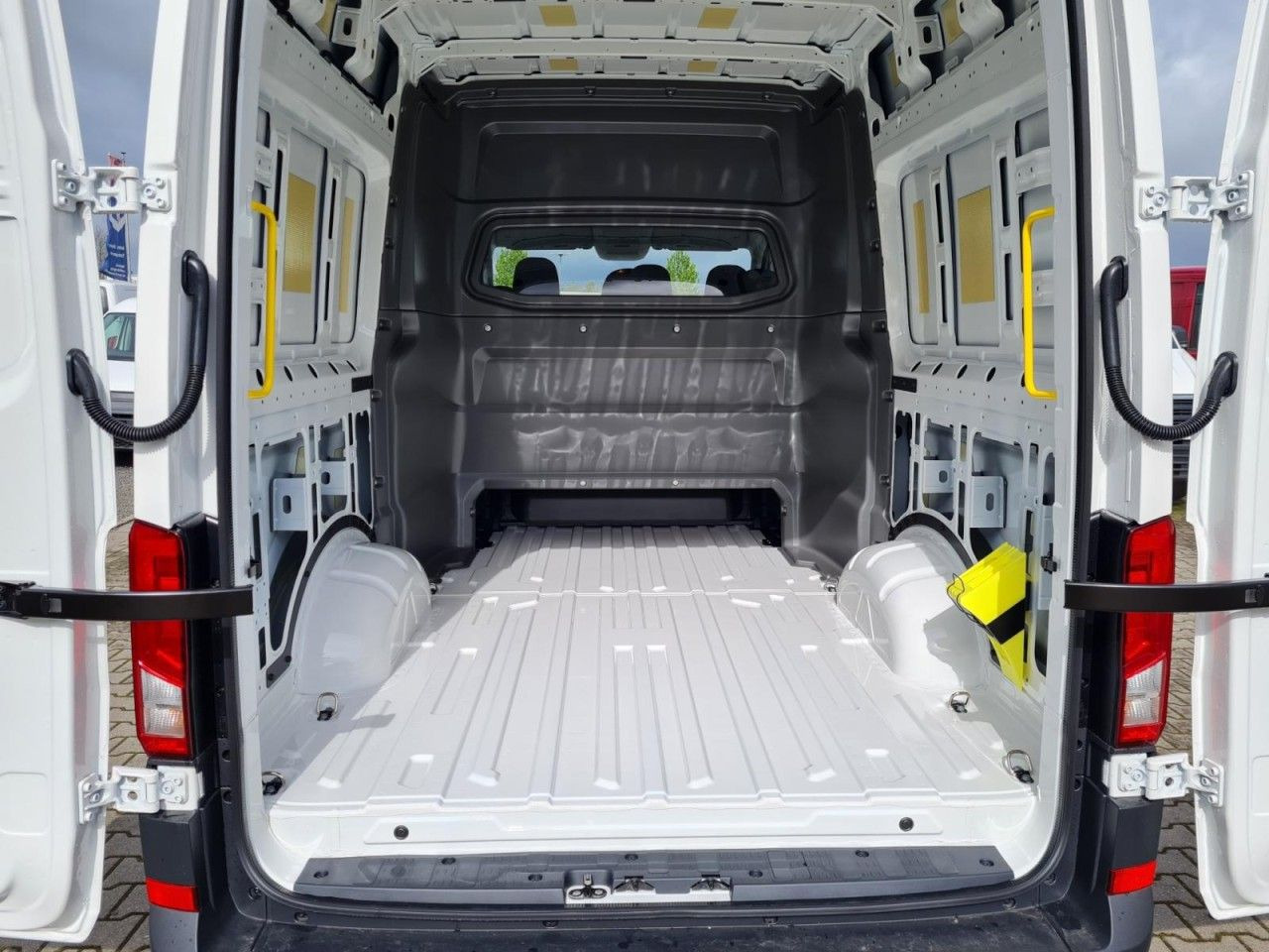 Xe van chở hàng, Xe tải van Volkswagen Crafter 35 Kasten PLUS MIXTO DOKA 4motion L3H3: hình 8