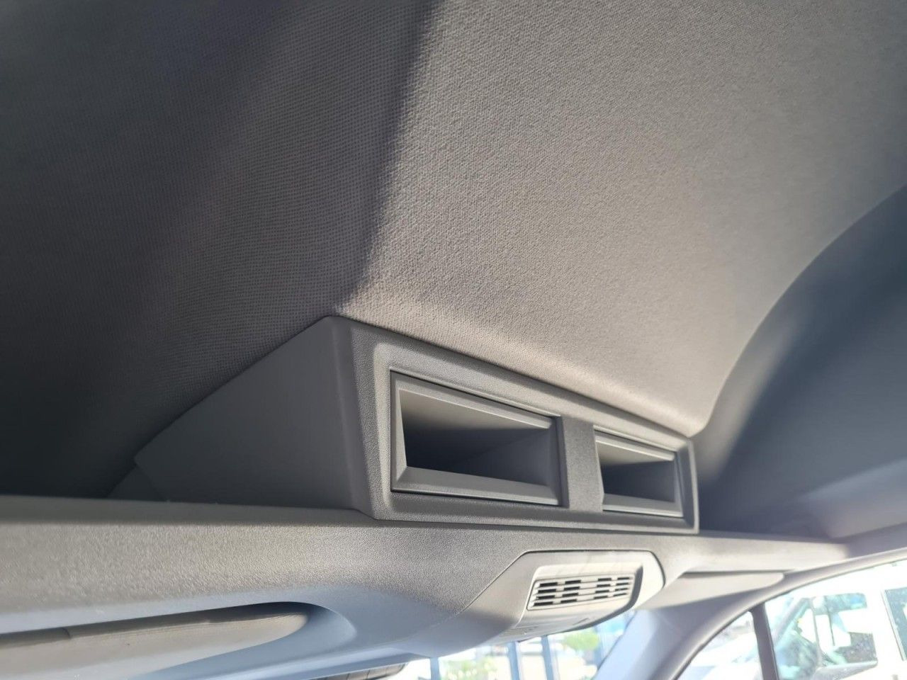 Xe van chở hàng Volkswagen Crafter 35 Kasten TDI MR L3H3 RWD AHK: hình 22