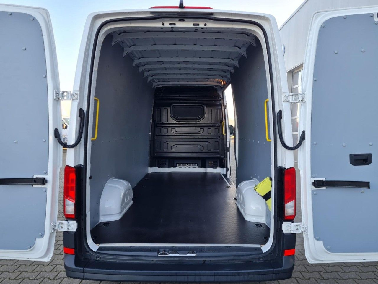 Volkswagen Crafter 35 Kasten lang L4H2 KAMERA NAVI_APP HOLZ - Xe van chở hàng: hình 5 Volkswagen Crafter 35 Kasten lang L4H2 KAMERA NAVI_APP HOLZ - Xe van chở hàng: hình 5
