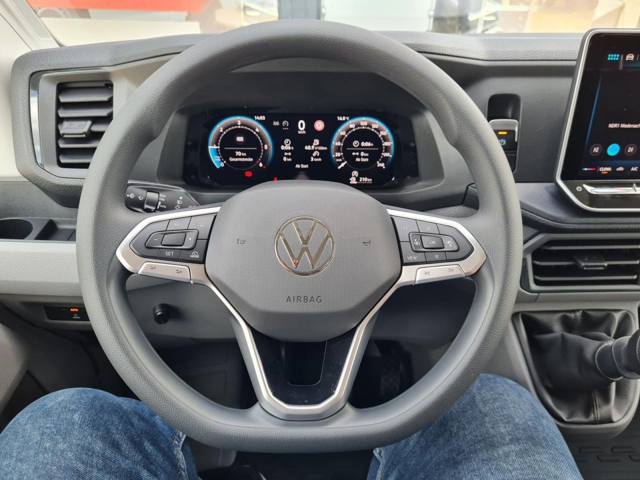 Volkswagen Crafter 35 TDI Pritsche Schiebe Plane LED TEMPOM - Xe van thùng mui bạt: hình 4 Volkswagen Crafter 35 TDI Pritsche Schiebe Plane LED TEMPOM - Xe van thùng mui bạt: hình 4