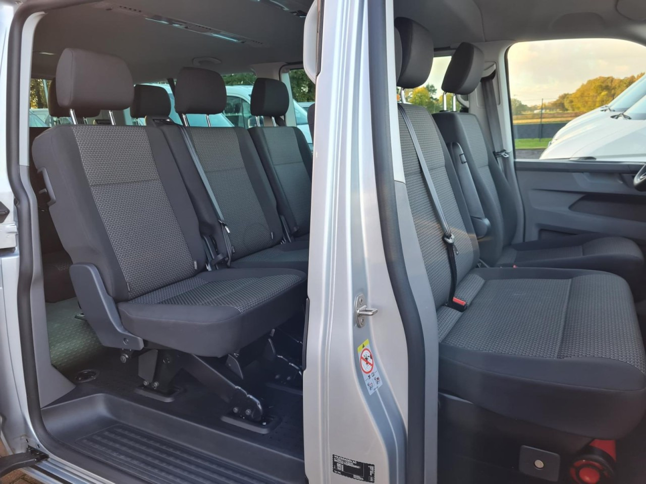 Volkswagen T6.1 Caravelle TDI lang 9 Sitzer 2 Schiebetüren Trendl. - Xe bus mini, Xe van chở khách: hình 4 Volkswagen T6.1 Caravelle TDI lang 9 Sitzer 2 Schiebetüren Trendl. - Xe bus mini, Xe van chở khách: hình 4