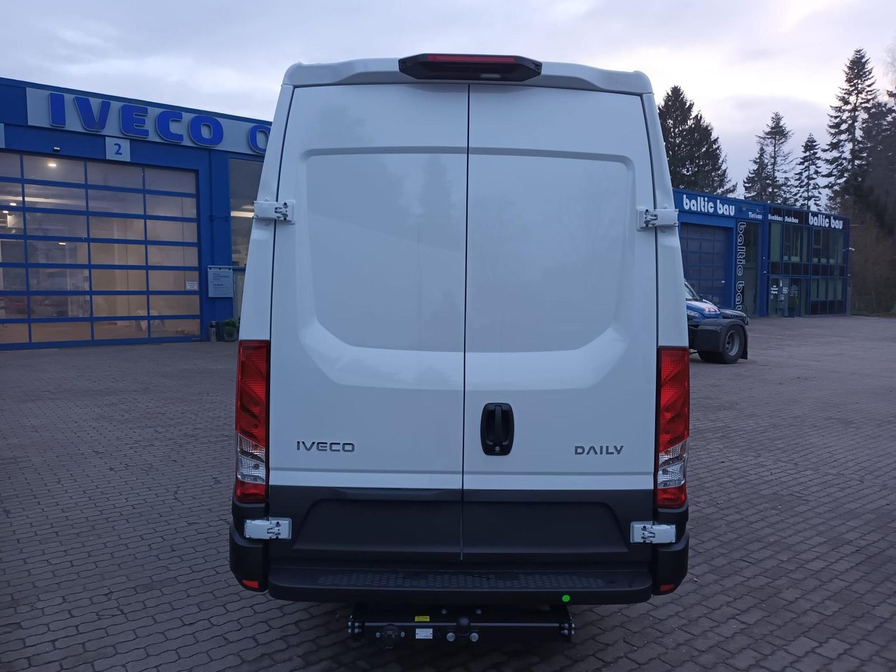 Iveco Daily 35S18HA8V 4100 KLIMA*AHK*RÜCKFAHRKAMERA... - Xe van chở hàng: hình 3 Iveco Daily 35S18HA8V 4100 KLIMA*AHK*RÜCKFAHRKAMERA... - Xe van chở hàng: hình 3