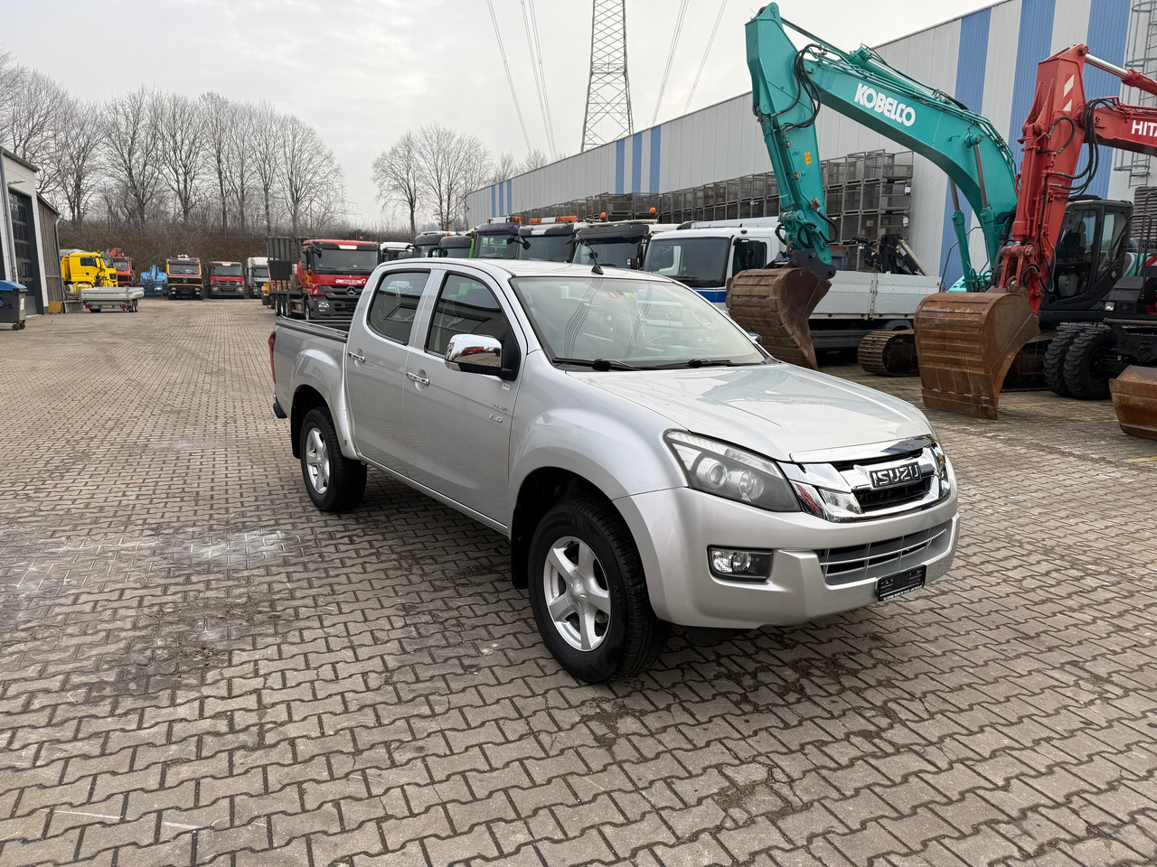 Isuzu DMAX 2,5 Pickup Automatik - Xe bán tải: hình 3 Isuzu DMAX 2,5 Pickup Automatik - Xe bán tải: hình 3