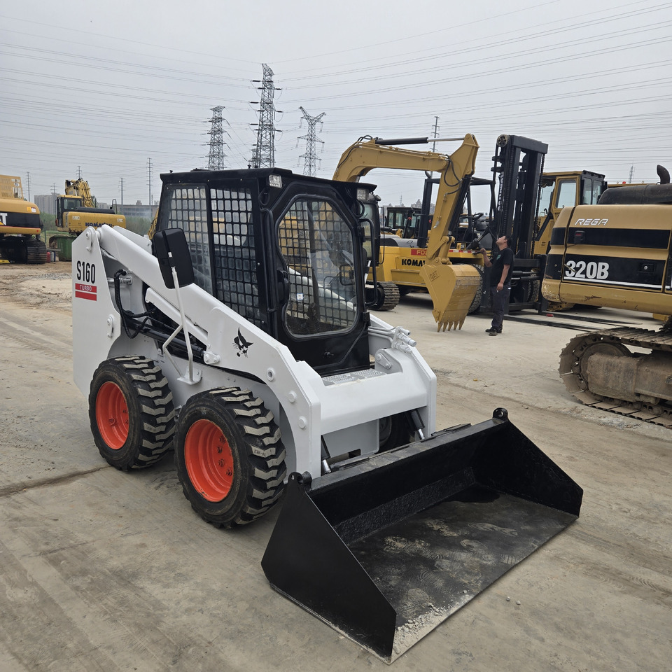 BOBCAT S160 - Máy xúc lật đa năng: hình 2 BOBCAT S160 - Máy xúc lật đa năng: hình 2