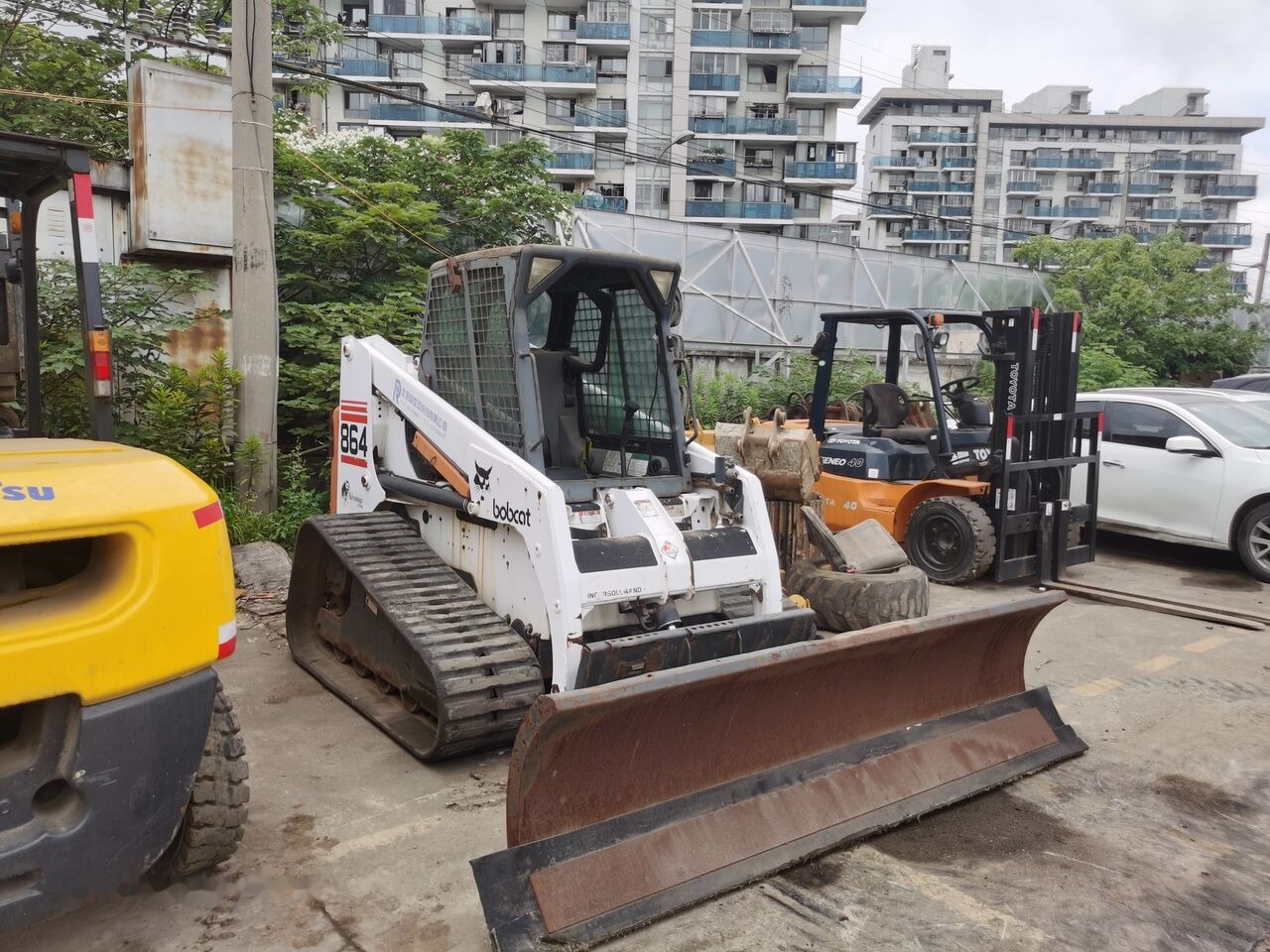 Bobcat 864 - Máy xúc lật mini bánh xích: hình 1 Bobcat 864 - Máy xúc lật mini bánh xích: hình 1