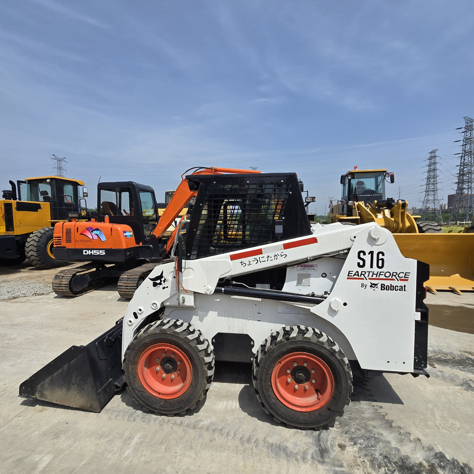 Bobcat S16 - Máy xúc lật đa năng: hình 3 Bobcat S16 - Máy xúc lật đa năng: hình 3