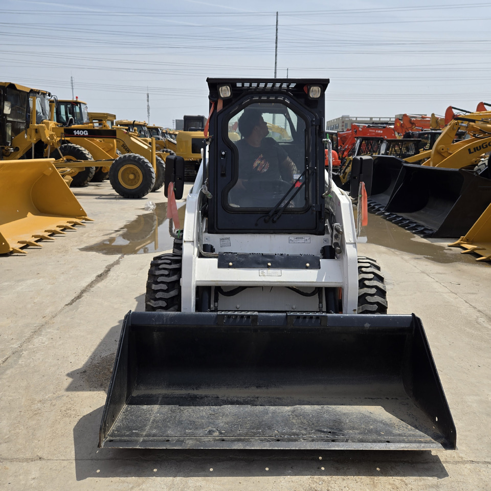 Bobcat S16 - Máy xúc lật đa năng: hình 5 Bobcat S16 - Máy xúc lật đa năng: hình 5