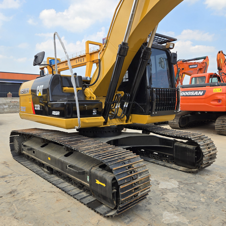 Máy xúc CATERPILLAR 323D2L: hình 10 Máy xúc CATERPILLAR 323D2L: hình 10