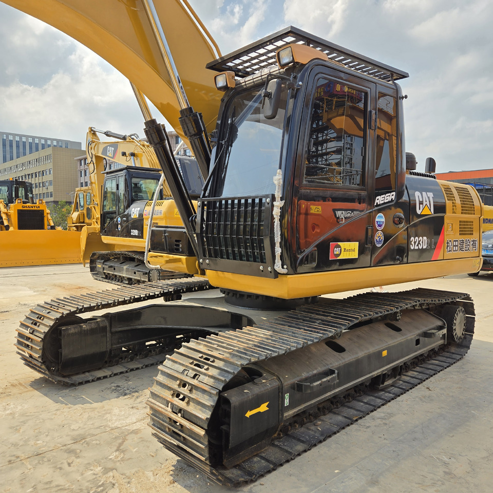 Máy xúc CATERPILLAR 323D2L: hình 8 Máy xúc CATERPILLAR 323D2L: hình 8