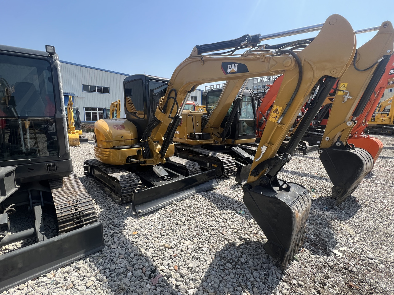 Caterpillar 304CR - Máy xúc mini: hình 3 Caterpillar 304CR - Máy xúc mini: hình 3