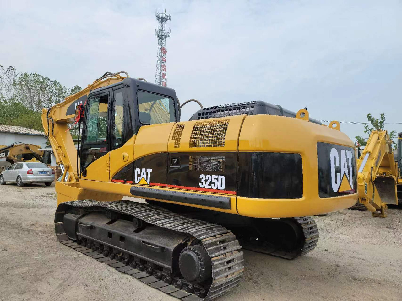 Caterpillar 325D - Máy xúc bánh xích: hình 3 Caterpillar 325D - Máy xúc bánh xích: hình 3