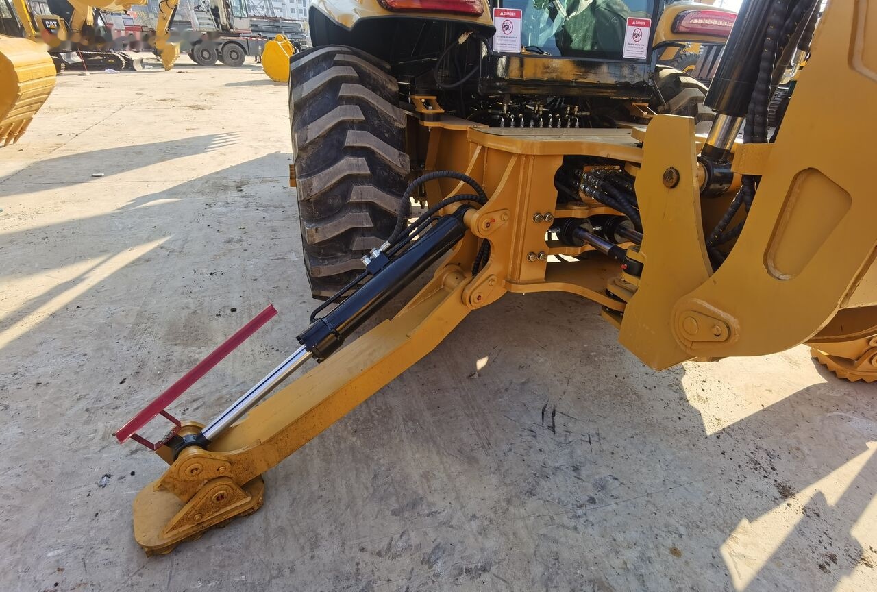 Caterpillar 420F2 - Máy xúc trước múc sau: hình 3 Caterpillar 420F2 - Máy xúc trước múc sau: hình 3