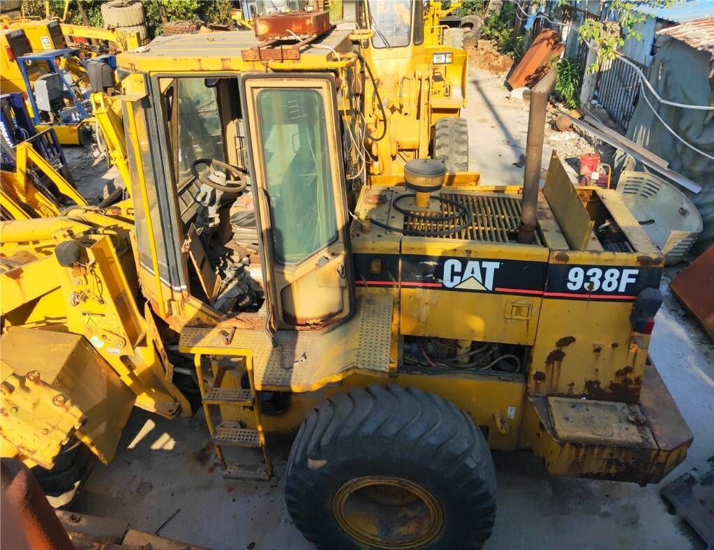 Caterpillar 938 F - Máy xúc lật bánh lốp: hình 1 Caterpillar 938 F - Máy xúc lật bánh lốp: hình 1