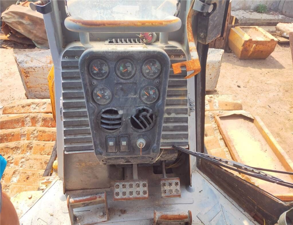 Caterpillar D3G - Máy ủi: hình 5 Caterpillar D3G - Máy ủi: hình 5