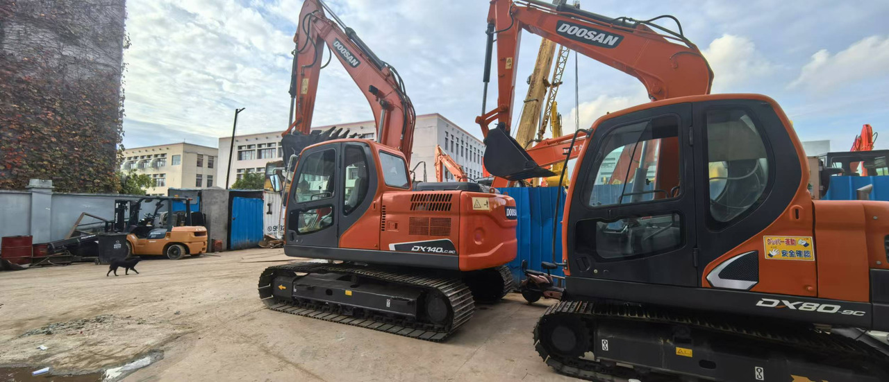 DOOSAN DX140 - Máy xúc: hình 4 DOOSAN DX140 - Máy xúc: hình 4