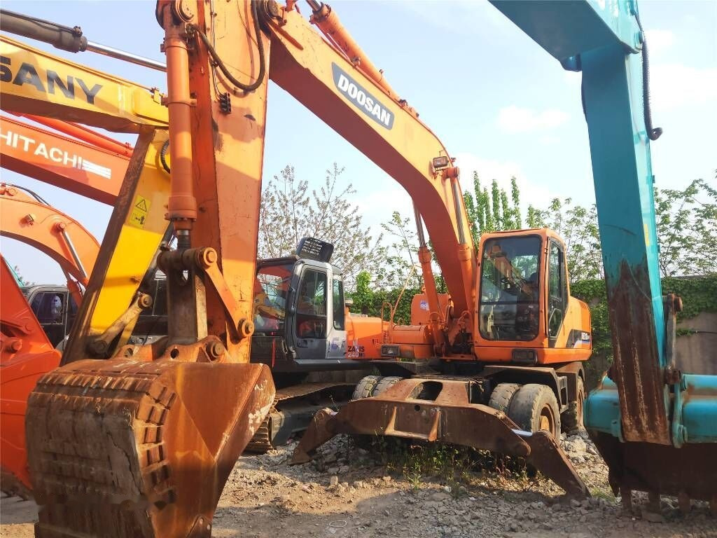 Doosan DH 210 W-7 - Máy xúc bánh lốp: hình 4 Doosan DH 210 W-7 - Máy xúc bánh lốp: hình 4