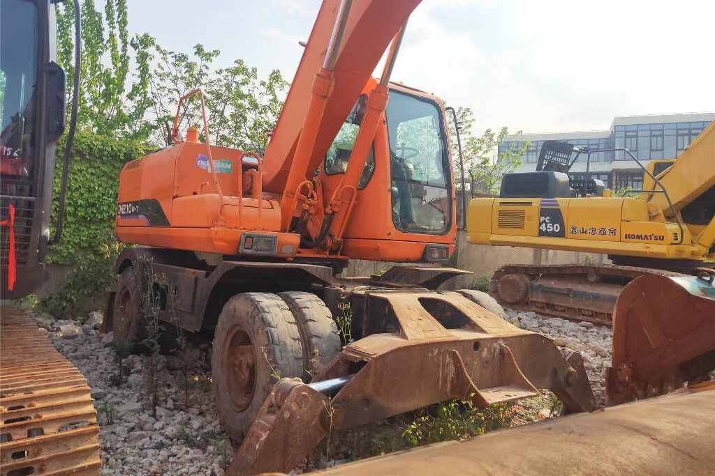 Doosan DH 210 W-7 - Máy xúc bánh lốp: hình 2 Doosan DH 210 W-7 - Máy xúc bánh lốp: hình 2