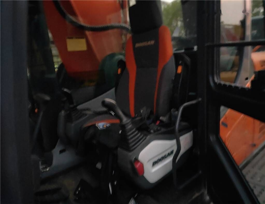 Doosan DX 530 LC-5 - Máy xúc bánh xích: hình 3 Doosan DX 530 LC-5 - Máy xúc bánh xích: hình 3