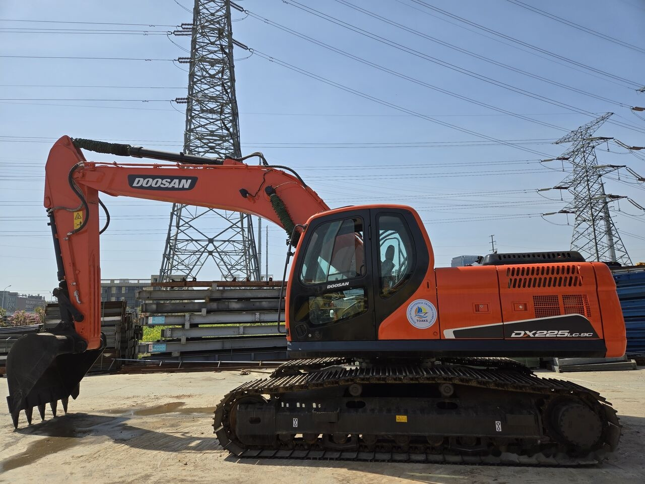 Doosan DX225 - Máy xúc bánh xích: hình 1 Doosan DX225 - Máy xúc bánh xích: hình 1