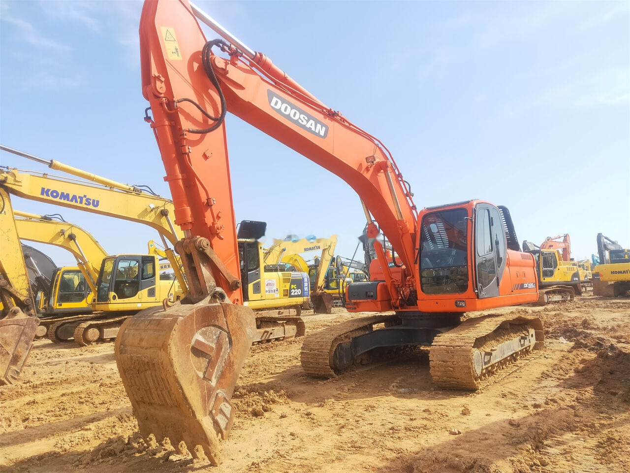 Doosan DX225LC - Máy xúc bánh xích: hình 1 Doosan DX225LC - Máy xúc bánh xích: hình 1