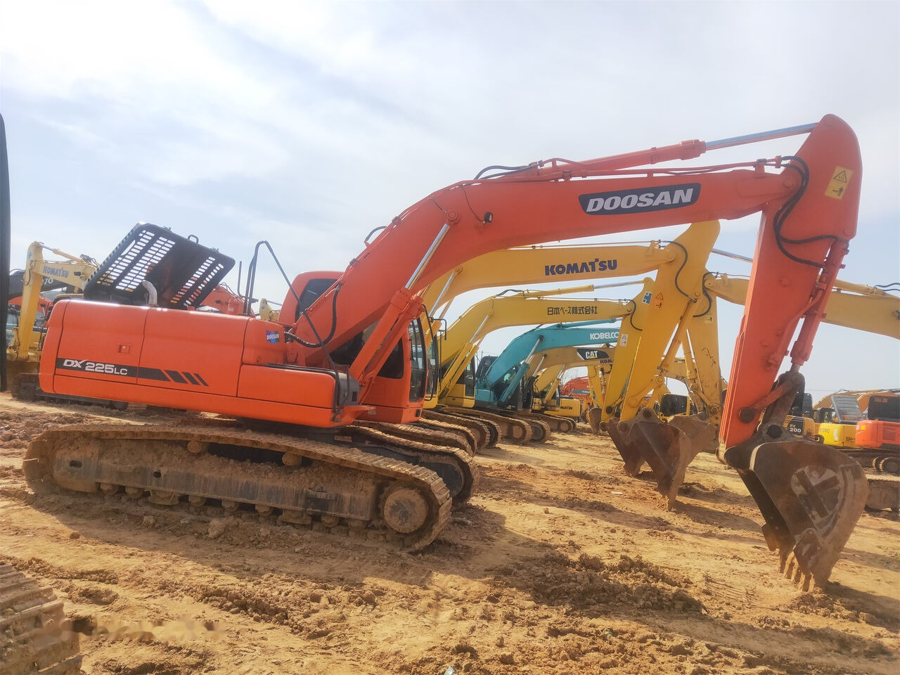 Doosan DX225LC - Máy xúc bánh xích: hình 4 Doosan DX225LC - Máy xúc bánh xích: hình 4
